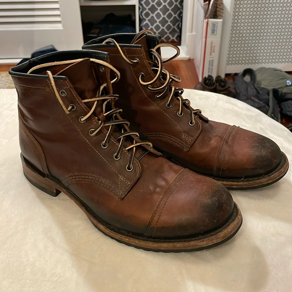 Frye Logan cap toe boots 10.5